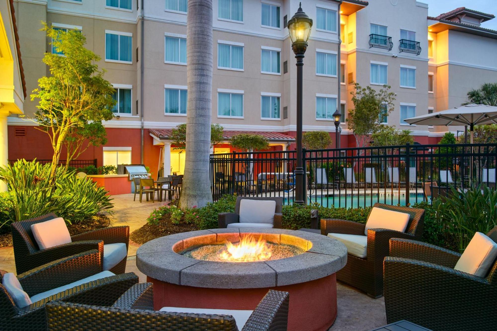Residence Inn By Marriott Fort Myers At I-75 And Gulf Coast Town Center Estero Extérieur photo